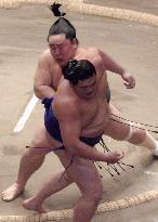 Asashoryu zeroes in on yokozuna, Emperor's Cup double
